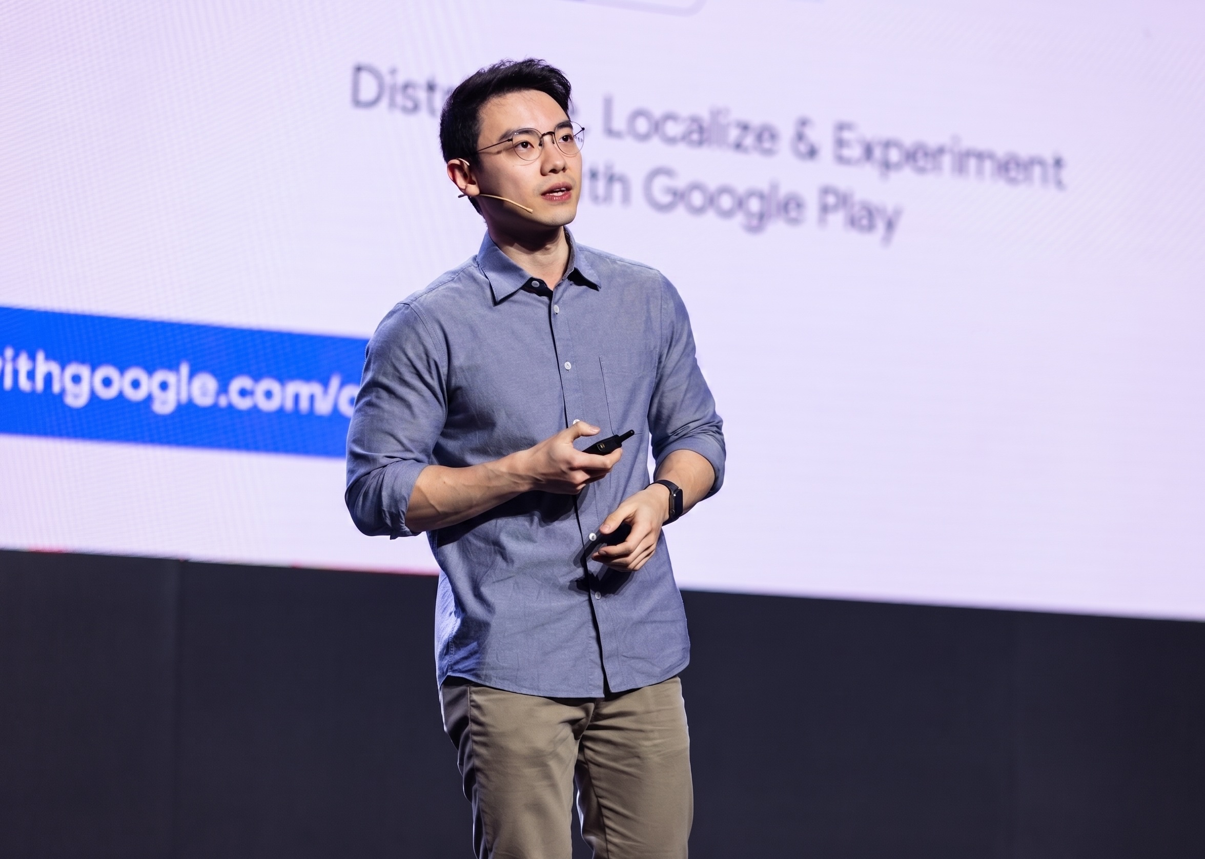 Zhong Wei on stage