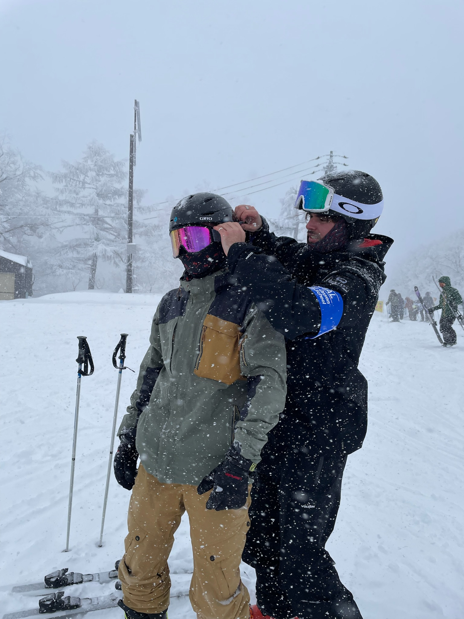 Zhong Wei skiing